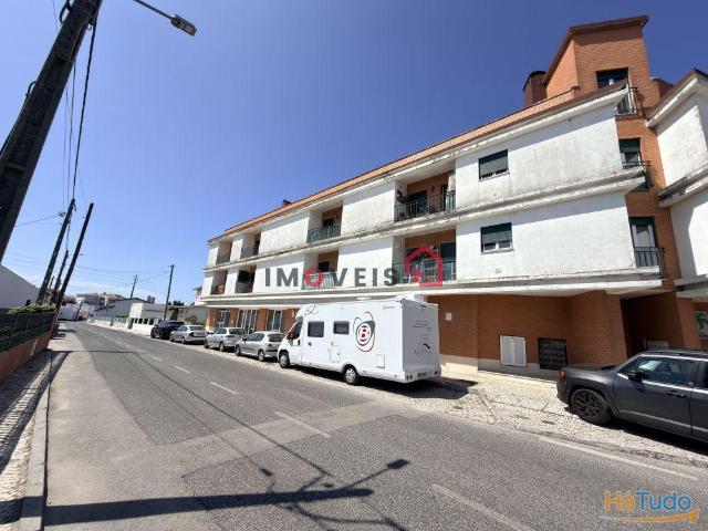 Garagem venda em Marinha Grande, Leiria