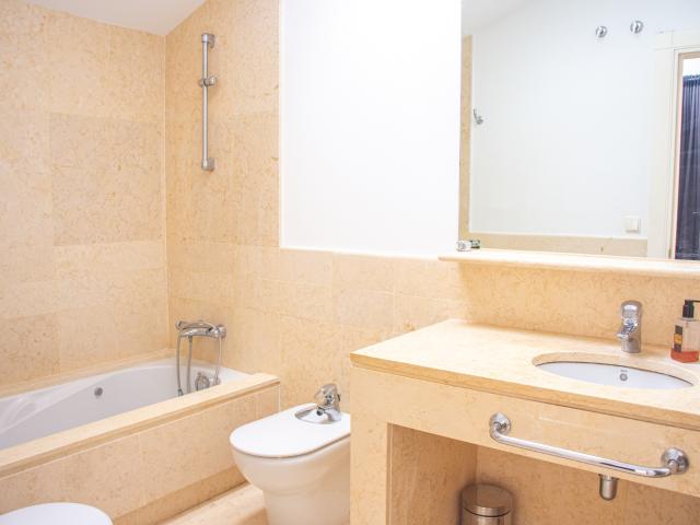 Apartamento en alquiler en Honda Cavada, Costa del Sol Occidental