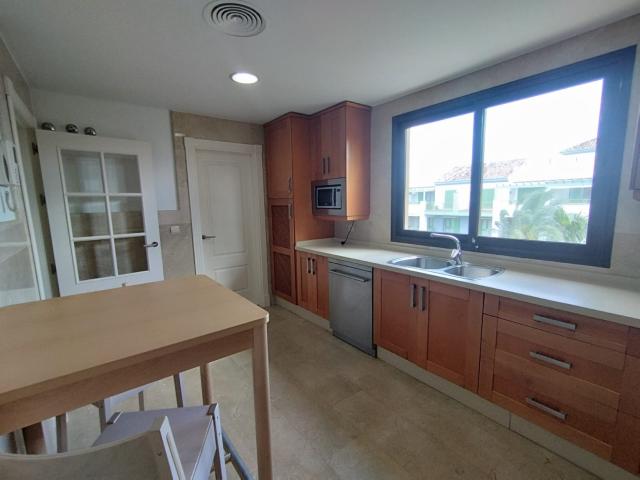 Apartamento en alquiler en Honda Cavada, Costa del Sol Occidental
