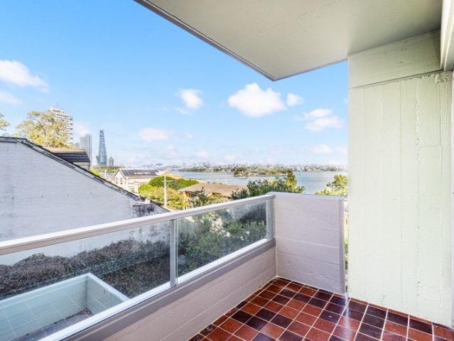 Apartment for rent in Lower North Shore, Sydney