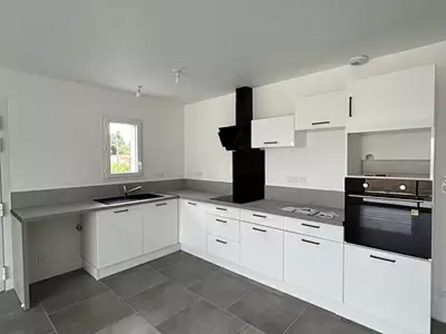 Maison location à France métropolitaine, Soulignonne