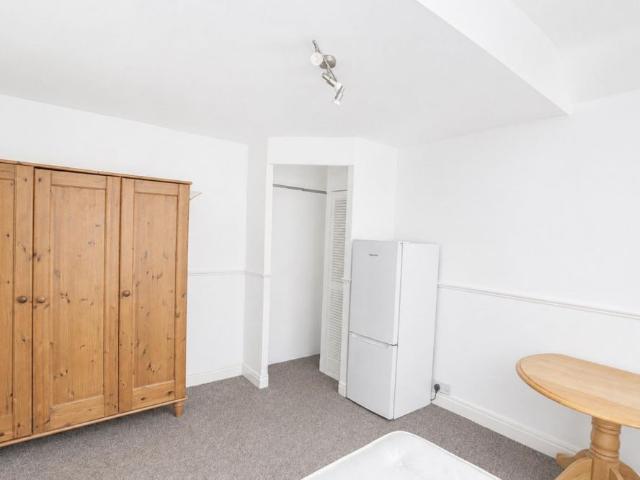 Room for rent in Southend City Centre Neighbourhood, Alton Barnes
