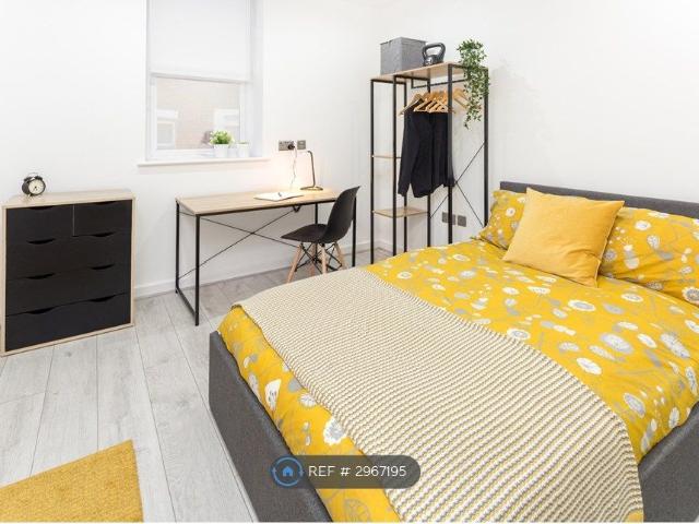 Room for rent in Fairfield, Calderstones
