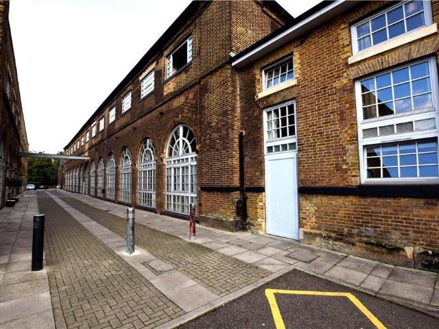 Apartment for rent in Ardleigh Green, Greater London
