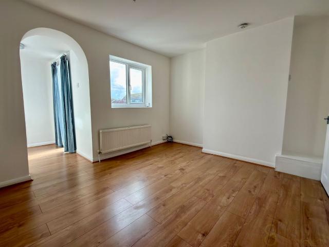 Studio for rent in Peacehaven, Iford