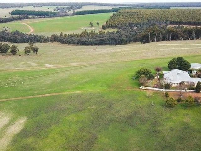 Cottage for sale in Scotts Brook, Western Australia