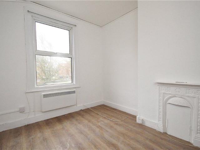 Apartment for rent in Clayponds Gardens, Greater London