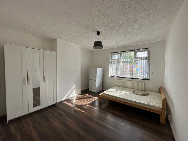 Room for rent in Edmonton, Greater London