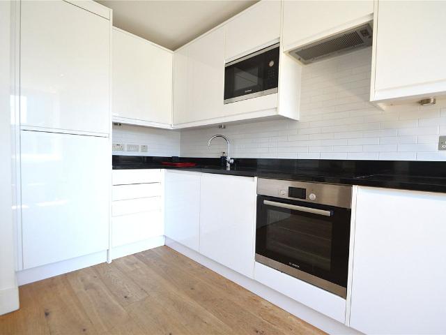 Apartment for rent in London Borough of Croydon, Waddon