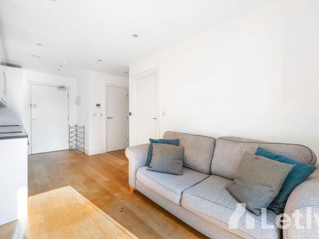 Apartment for rent in London Borough of Croydon, Waddon