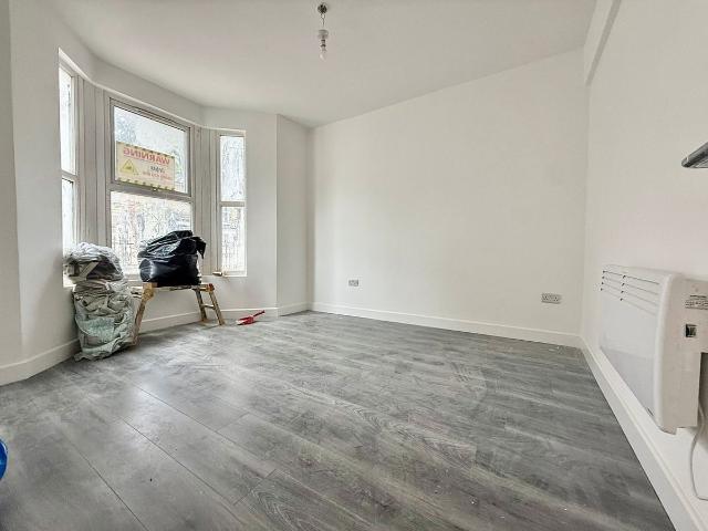 Room for rent in Plashet, Greater London