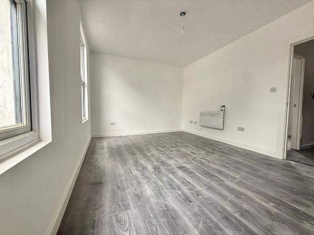 Room for rent in Plashet, Greater London