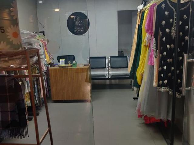 Commercial for rent in Deri