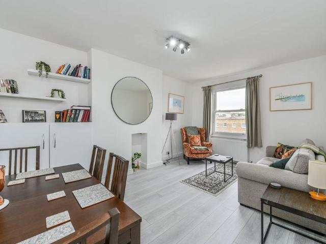 Apartment for rent in Stockwell, Greater London