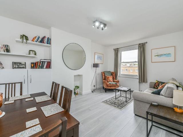 Apartment for rent in Stockwell, Greater London