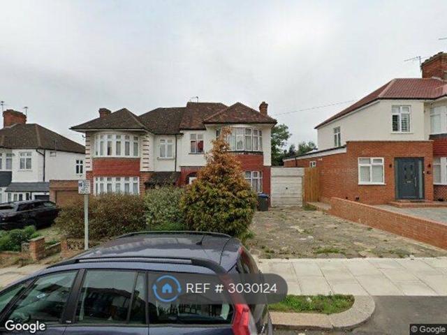 House for rent in Oakwood, Greater London