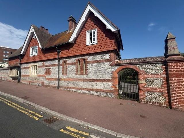 Apartment for rent in Holywell, Eastbourne