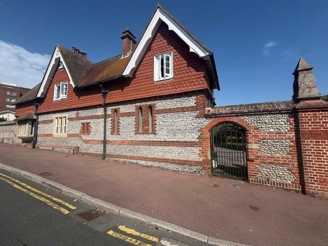 House for rent in Holywell, Eastbourne