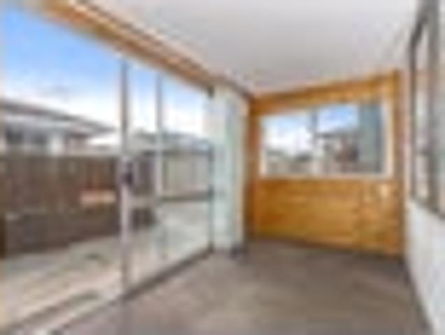 Apartment for rent in Chaslands, Canterbury