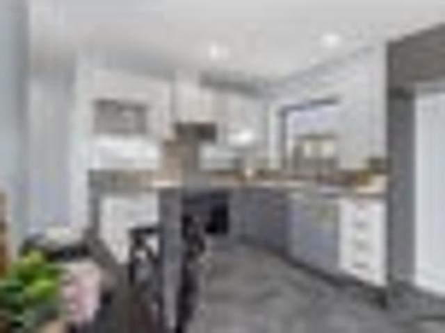 Townhouse for rent in Chaslands, Canterbury