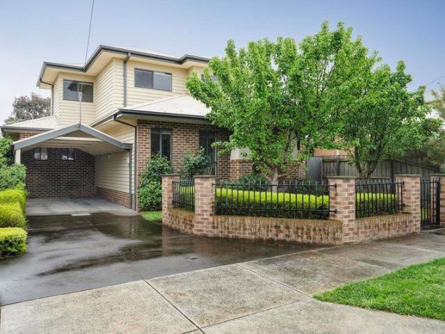 Townhouse for sale in Preston, Melbourne