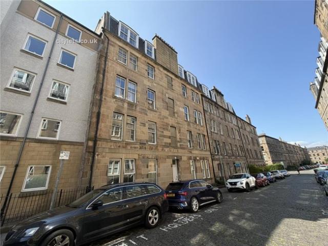 Flat for rent in Newington, Scotland