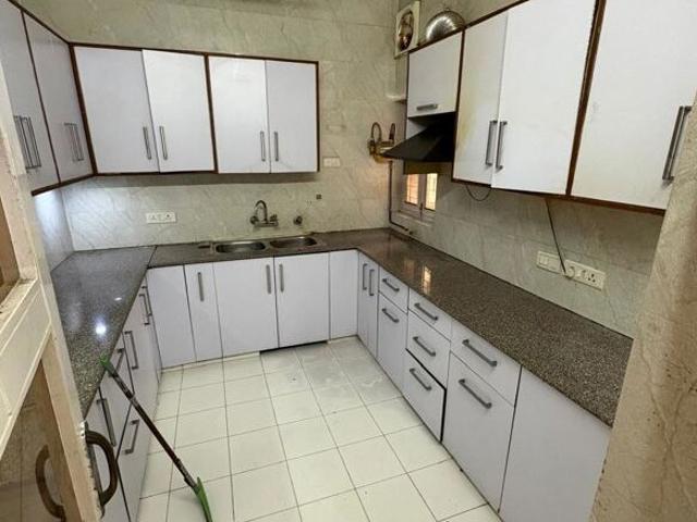 Property for rent in Deri