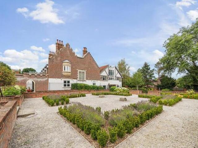House for sale in Gerrards Cross, Denham