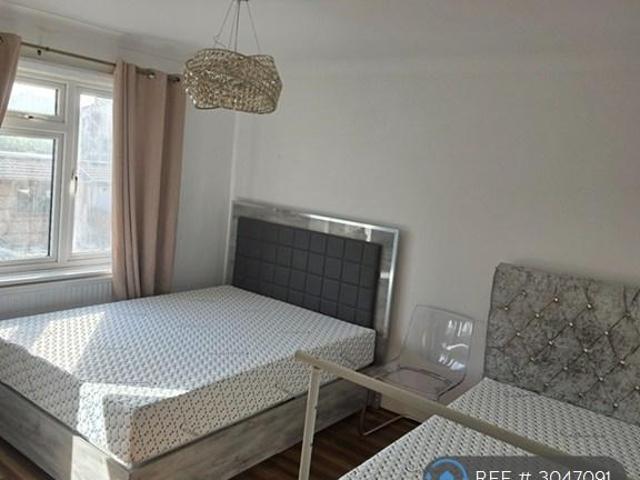 House for rent in Loxford, Greater London