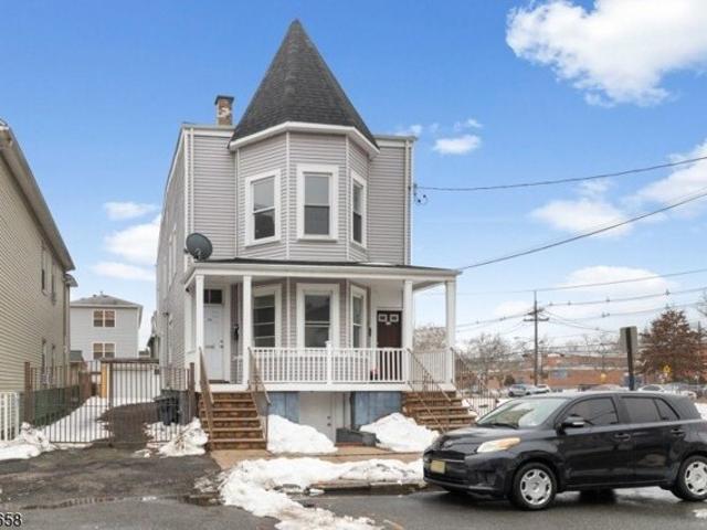 House for sale in Elizabeth, New Jersey