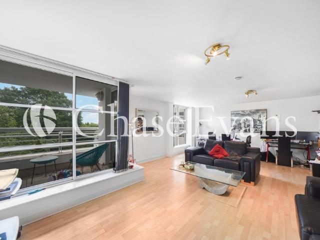 Apartment for rent in Barrier Point, Greater London