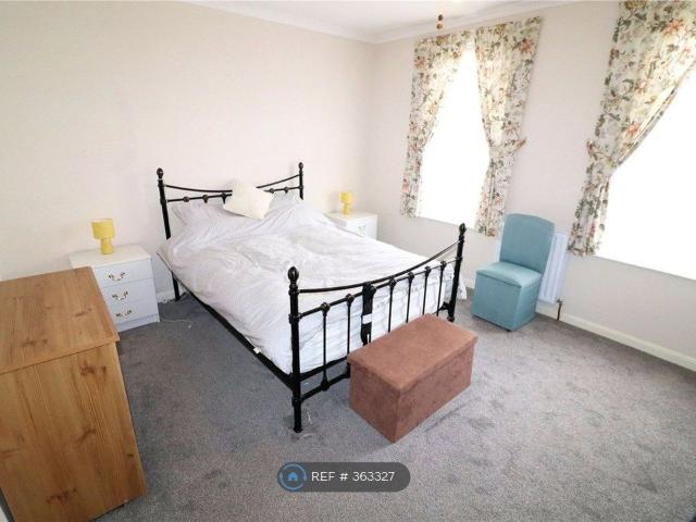 Room for rent in North End, Greater London