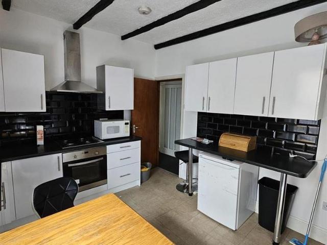 Apartment for rent in Greaves, Bare