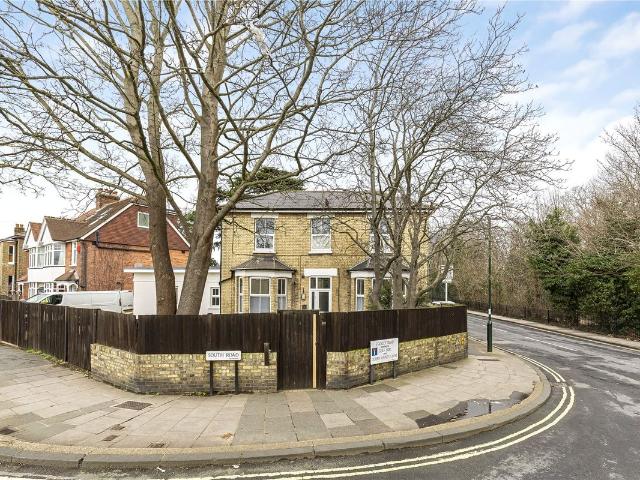 Apartment for rent in Strawberry Hill, Greater London