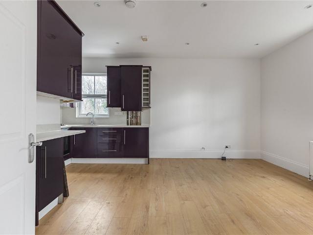 Apartment for rent in Strawberry Hill, Greater London