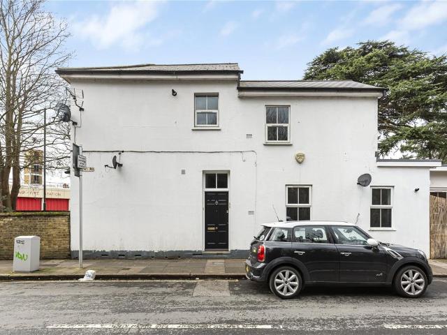 Apartment for rent in Strawberry Hill, Greater London