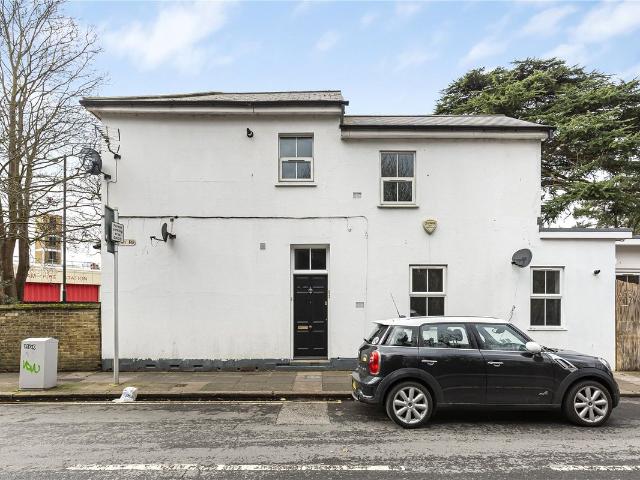 Apartment for rent in Strawberry Hill, Greater London
