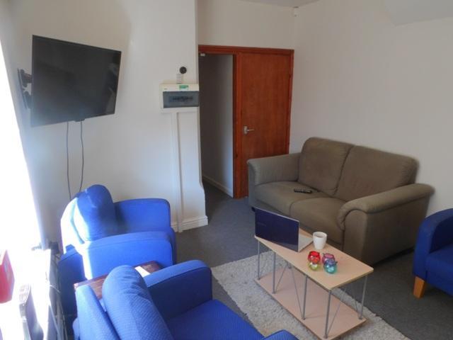 House for rent in Compton Acres, Barton In Fabis
