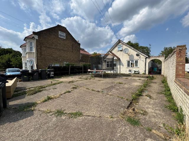 House for rent in Ponders End, Greater London
