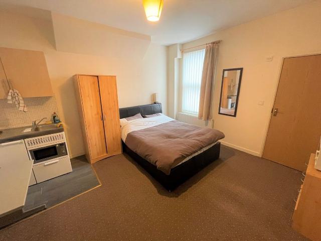 Studio for rent in Reading