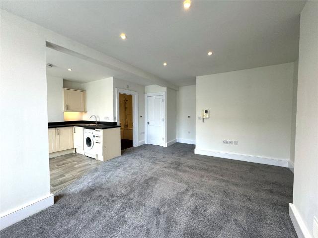 Studio for rent in Rose Hill, Pachesham Park
