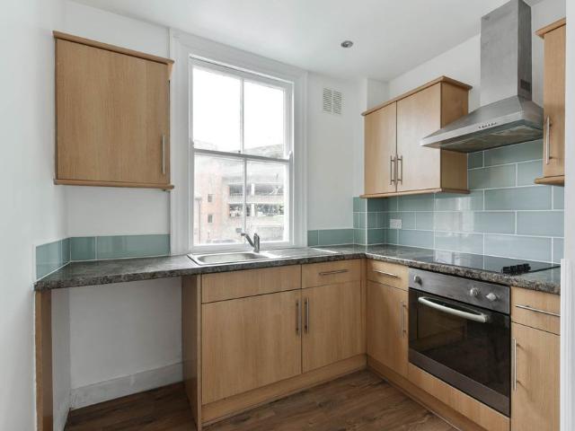 Apartment for rent in Woodcote, Epsom