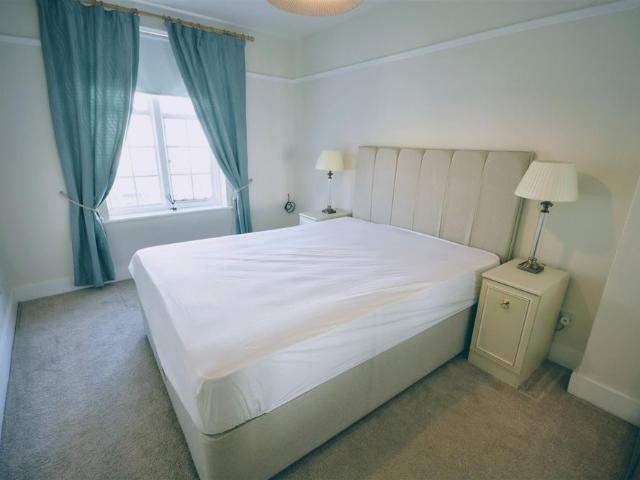 Apartment for rent in Woodcote, Epsom