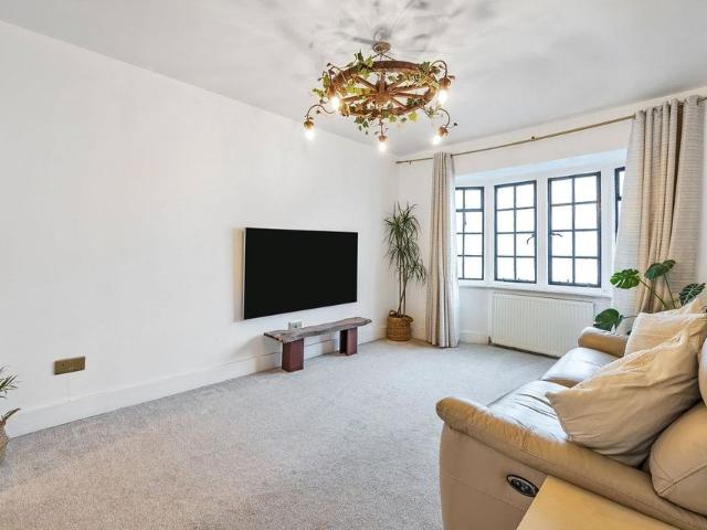 Apartment for rent in Woodcote, Epsom