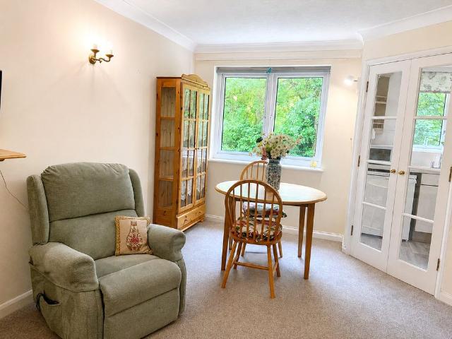 Apartment for rent in Woodcote, Epsom