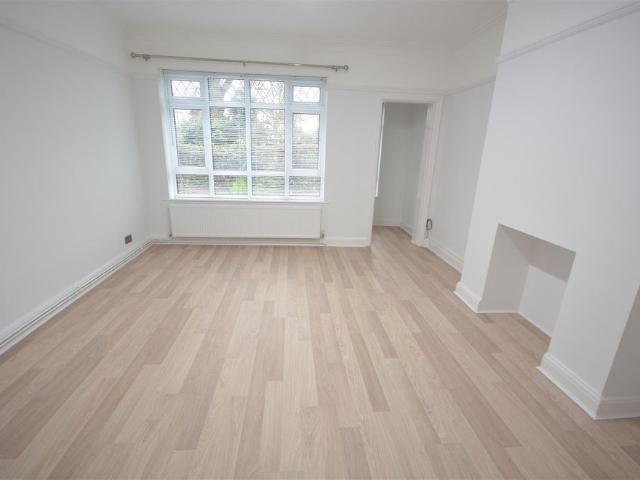 Apartment for rent in Woodcote, Epsom