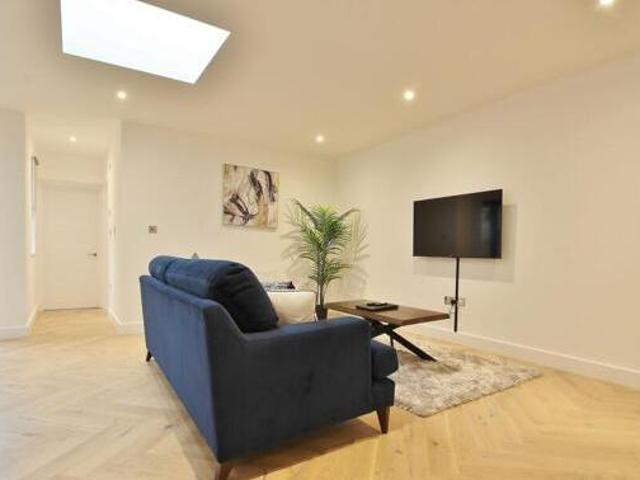 House for sale in Isleworth, Greater London