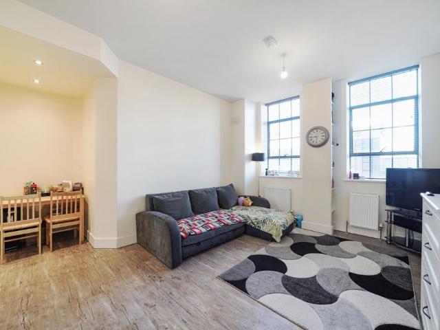 Apartment for rent in Rush Green, Greater London