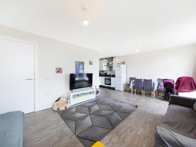 Apartment for rent in Rush Green, Greater London