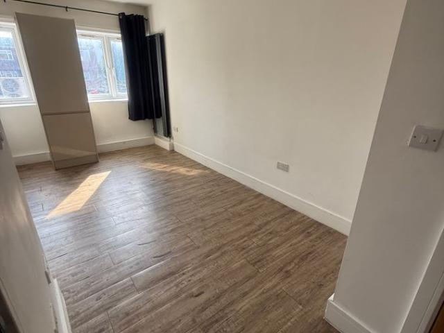 Apartment for rent in Rush Green, Greater London